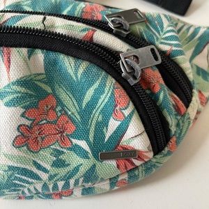 NWOT Roxy Fanny Pack